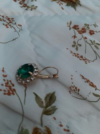 Collar y pendientes oro verde