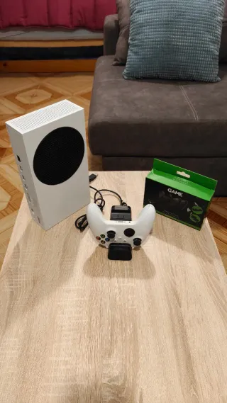 Xbox Series S Blanca + Estación de carga