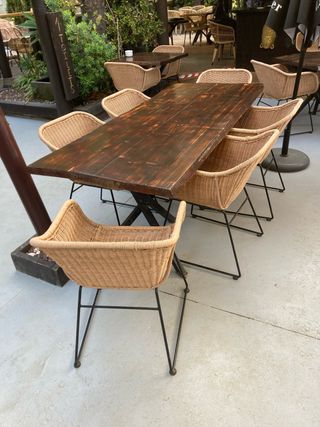 Mesa y sillas de exterior