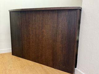 Mostrador madera maciza oscuro