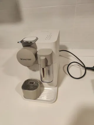 Cafetera Nespresso Lattissima Blanca