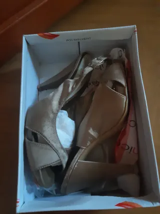 Zapatos de tela Roberta Miccio marrones