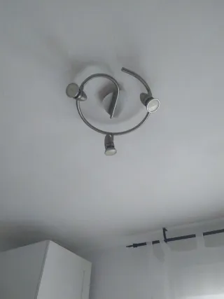 Lámpara 3 focos Ikea gris metal +aplique