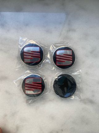 Tapabujes Seat 56mm Negro Rojo (4 uds)