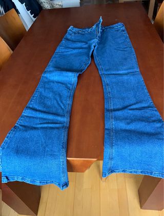 Pantalón vaquero campana azul