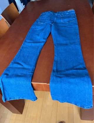 Pantalón vaquero campana azul