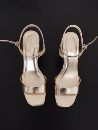 Zapatos de fiesta dorados Stradivarius T41