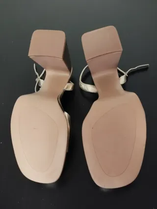 Zapatos de fiesta dorados Stradivarius T41