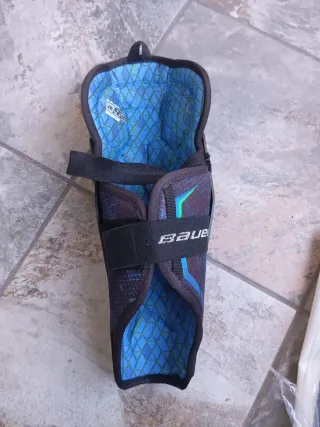 Rodillera derecha Hockey Bauer Negra