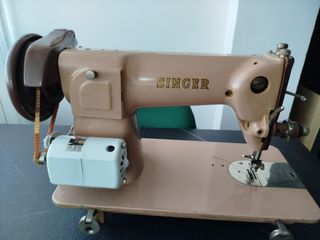 Máquina de coser Singer antigua beige