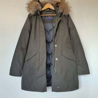 Abrigo Woolrich verde con capucha y pelo Talla M