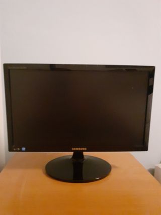 Pantalla Samsung 18' + Teclado Innobo USB y ratón