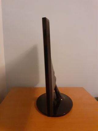 Pantalla Samsung 18' + Teclado Innobo USB y ratón