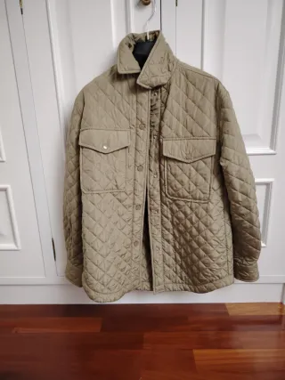 Sobrecamisa acolchada Bershka verde militar 