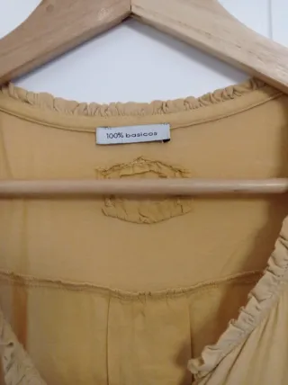 Camisa amarilla con volantes