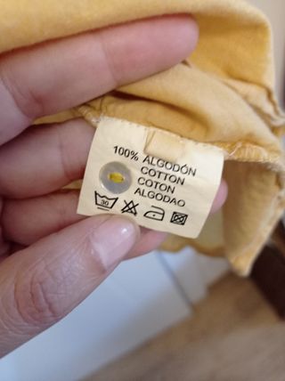Camisa amarilla con volantes