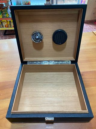 Umidificatore per sigari nero con piastra in metallo