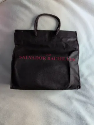Neceser y zapatillas Salvador Bachiller