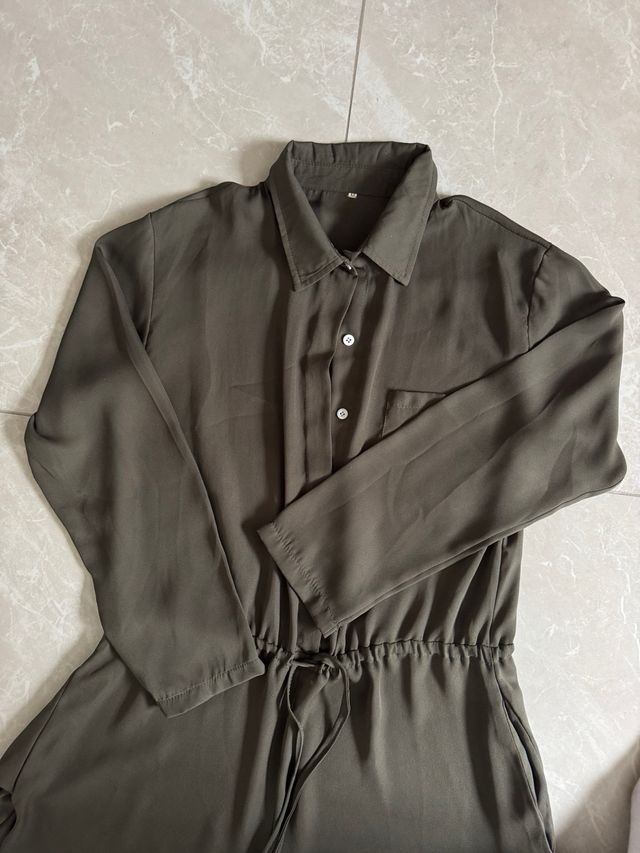 Tuta corta verde oliva