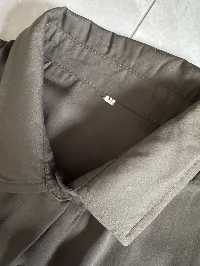 Tuta corta verde oliva