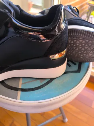 Zapatillas Xti Negro y Dorado