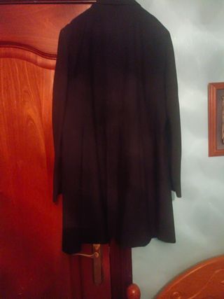 Traje levita y pantalón negro