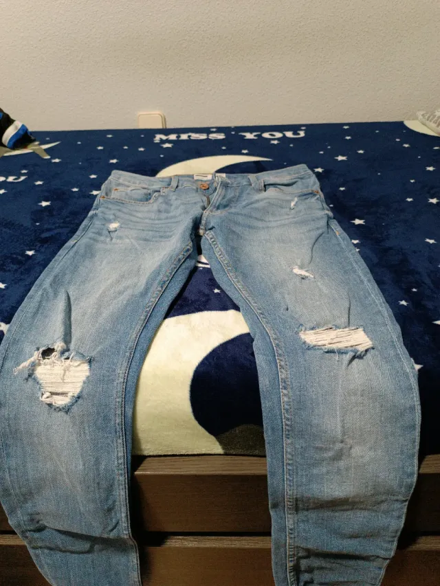 Vaqueros Bershka desgastados