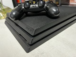 PS4  Pro Negra 1tera+ Mando + Juego Horizon Zero