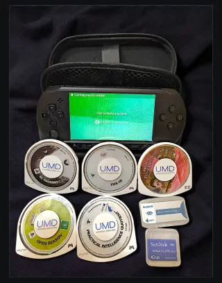 PSP 1004 + giochi + custodia (danni estetici al joystick)