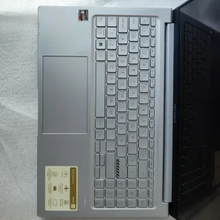 Portátil ASUS VivoBook 15 OLED Plata M1503QA-L1048