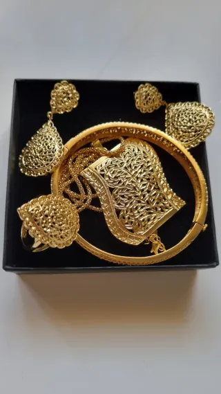 Conjunto Joyas: Collar, Anillo, Pendientes, Pulser