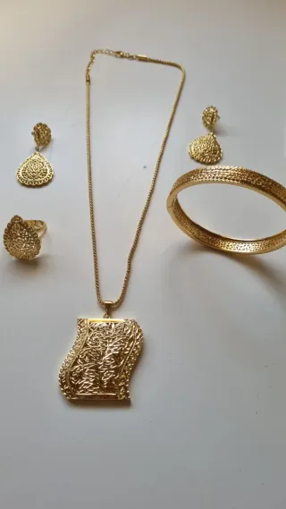 Conjunto Joyas: Collar, Anillo, Pendientes, Pulser