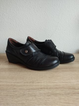 Zapatos de piel negros mujer. Hecho en España.