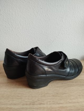 Zapatos de piel negros mujer. Hecho en España.