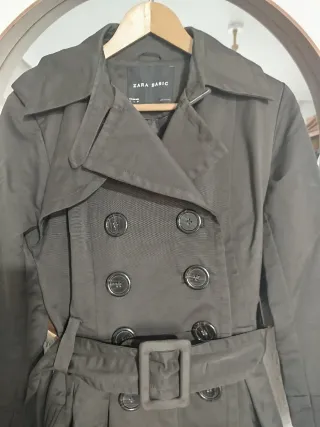 Gabardina impermeable Zara marrón