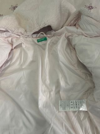 Abrigo Benetton rosa pelo y acolchado