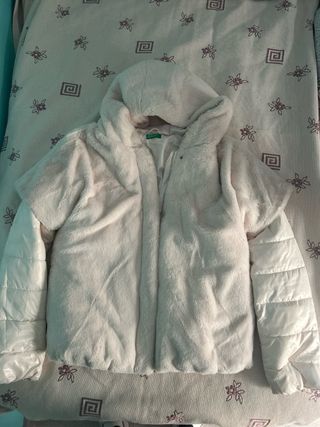 Abrigo Benetton rosa pelo y acolchado