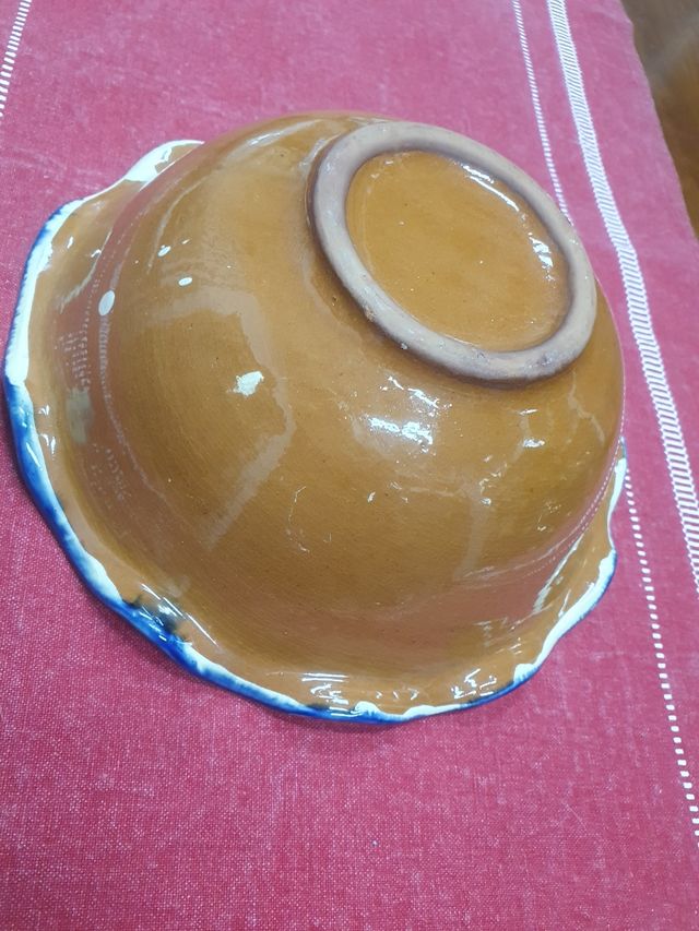 Plato hondo de cerámica hecho a mano 23cm