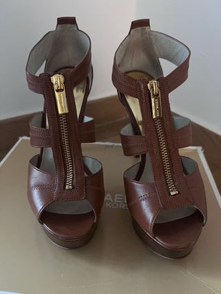 Sandalias Michael Kors Marrones y Doradas