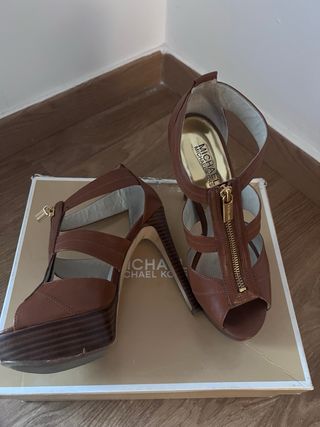 Sandalias Michael Kors Marrones y Doradas
