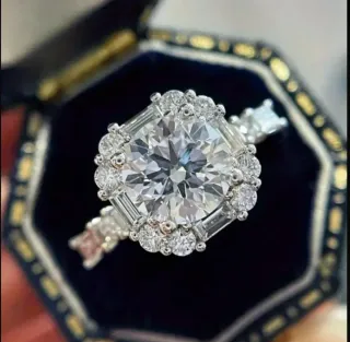 Anillo de compromiso con diamantes