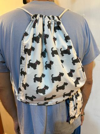 Mochila de perros blanco y negro