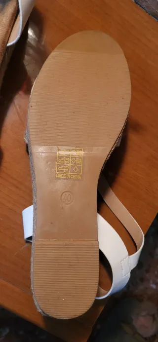 Sandalias cuña esparto blancas y beige