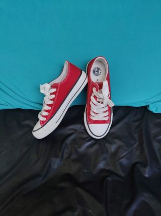 Zapatillas lona tipo Converse rojas talla 38
