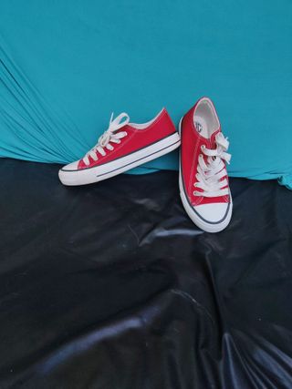 Zapatillas lona tipo Converse rojas talla 38