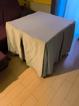 Mesa de comedor con cristal, tapete y enagüilla