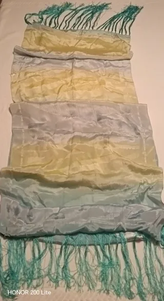 Foulard in seta con frange azzurre