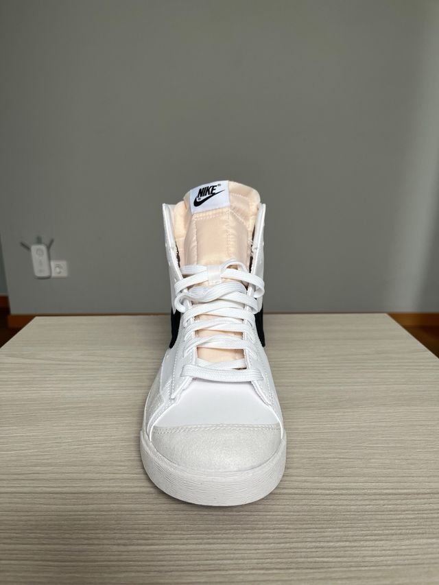 Nike Blazer Mid 77 Blancas y Negras