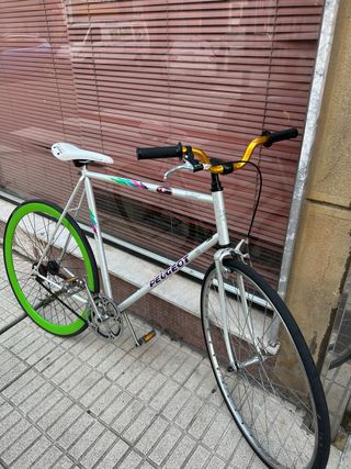 Bicicleta Peugeot plateada