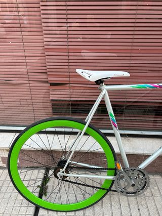 Bicicleta Peugeot plateada